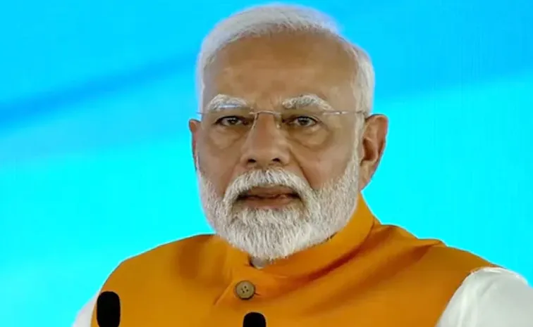 Modi Slams Delhi and Bengal For Not Implementing Ayushman Bharat