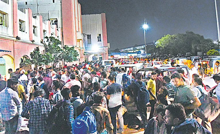 Heavy crowds in buses as Diwali traveller’s head home