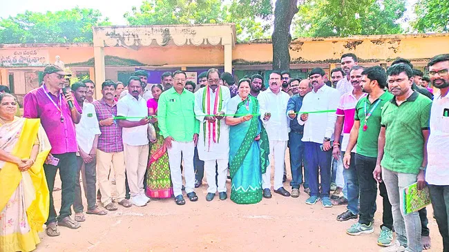 చదువుతోపాటు క్రీడల్లో రాణించాలి