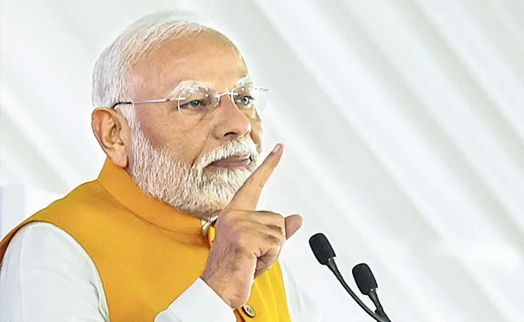 PM modi hits out at West Bengal and Delhi govt for not implementing Ayushman Bharat scheme