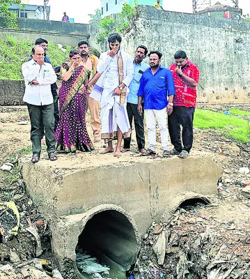 గోదావరిలో మురుగు నీరు కలవడమా..?