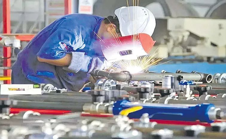 August eight core industries declines 2percent