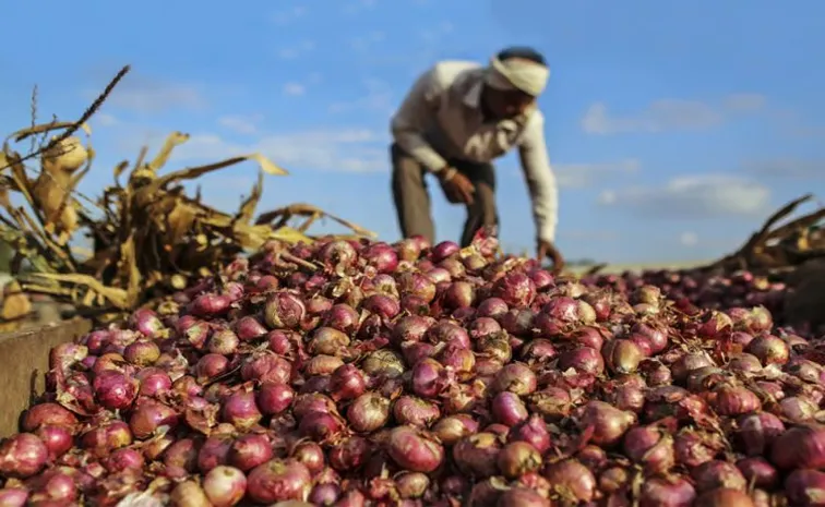 Onion Farmers In difficulties by Market brokers in TDP Govt