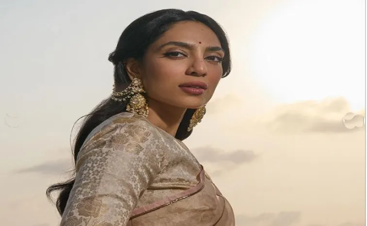 Sobhita Dhulipala shared a picture on her Instagram to wish happy Diwali