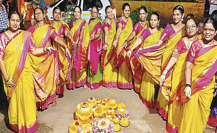 Bathukamma 2024 festival of Flowers celebrated in Mumbai