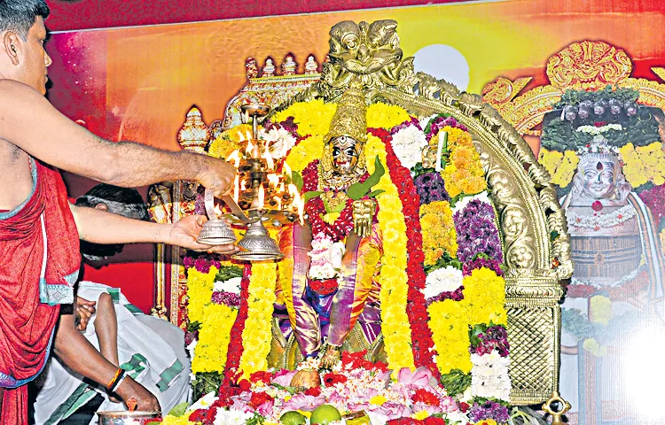 Sharannavaratri celebrations begin on Indrakiladri