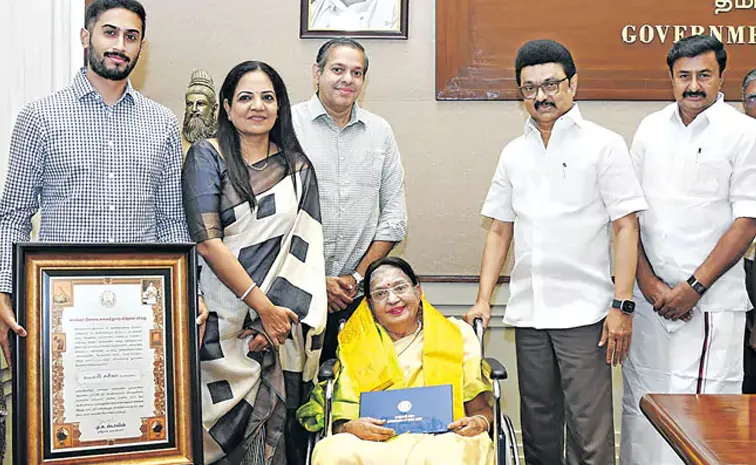 Singer P Susheela Honour To Kalaignar Ninaivu Kalaithurai Vithagar