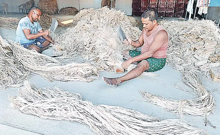 Training on manufacture of banana fiber products at YSR Horticultural University