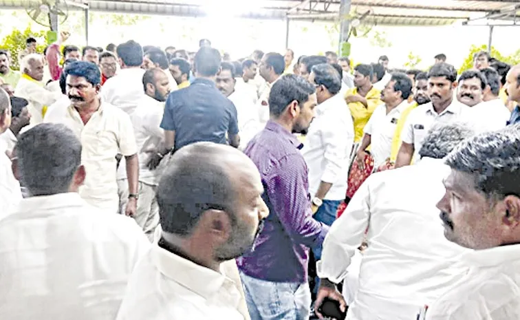 Telugu Desam Party workers clashed: Thiruvuru