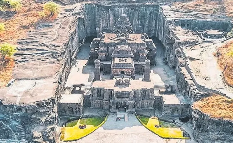 Kailashanatha temple: largest of the rock cut temples at the Ellora Caves