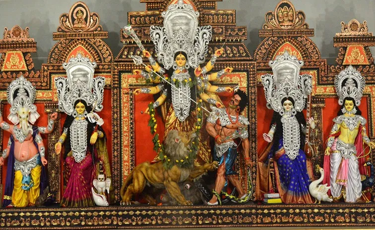 Unique Durga Puja of Kinnar Community