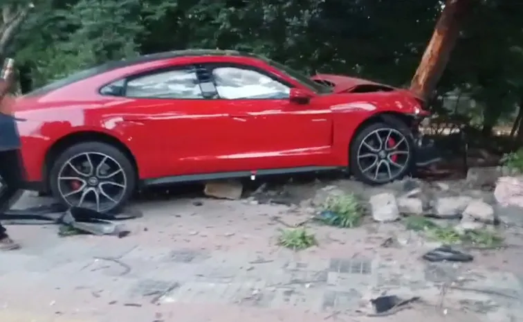 Porsche Car Driver Rash Driving In Banjara Hills, Hyderabad