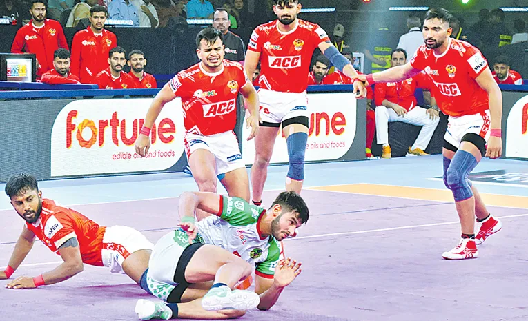 Patna Pirates Produce All-round Performance to Down Gujarat Giants in One-sided Affair