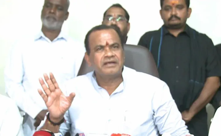 Komatireddy Venkat Reddy slams on KCR over Vikarabad incident