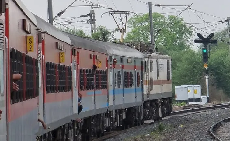 Peddapalli goods train derails: SC Railway Cancelled These Trains Details