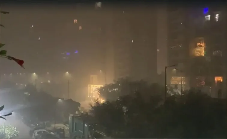 Delhi NCR is Surrounded by a Blanket of Fog and Dangerous Smog