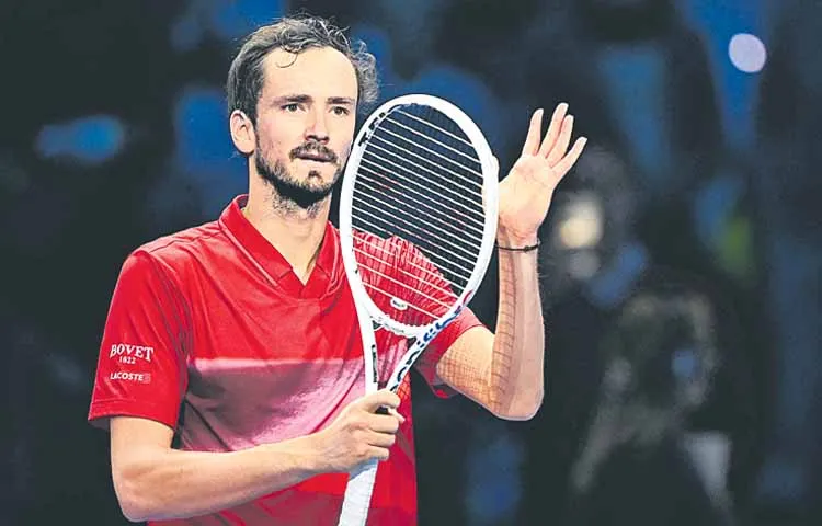 Daniil Medvedev wins second league match in ATP Finals tournament