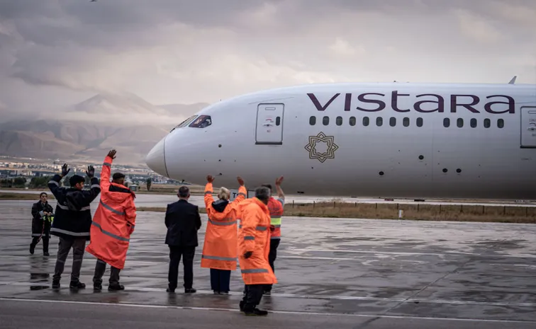 Vistara captain emotional announcement while introducing his crew on the last flight