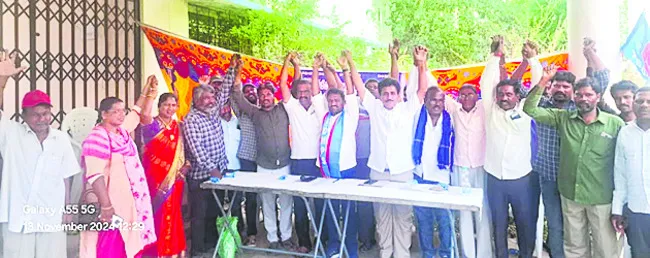 పోరాటాలతోనే సమస్యలు పరిష్కారం 