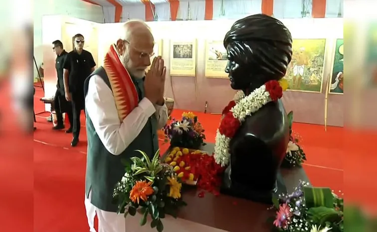 PM Modi in Bihar Inaugurates Projects rs 6 640 Crore on Birsa Munda Birth Anniversary