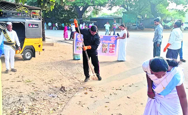 పరిసరాల పరిశుభ్రత తప్పనిసరి