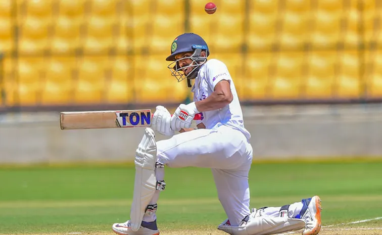 Ruturaj Gaikwad Rains Sixes vs Ashwin And Harshit In Practice Match