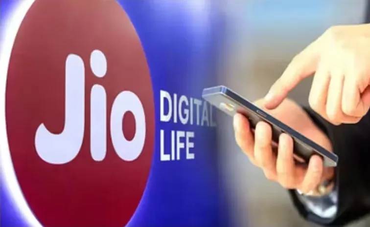 SUPERHIT affordable packs for Jio users Get 10 GB data for just Rs 11