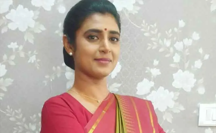 Chennai Police Arrested Actress Kasturi Over Insulting Telugu People