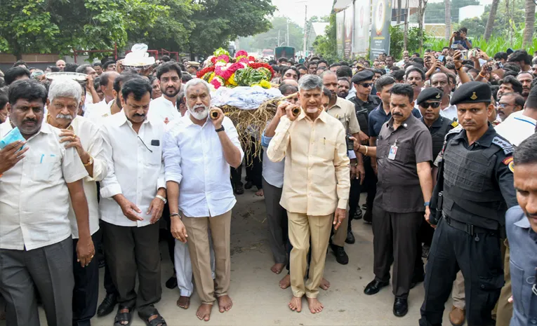 CM Chandrababu Brother Nara Ramamurthy Naidu Final Rites