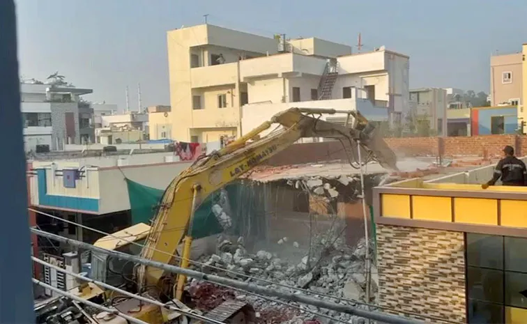 HYDRA Demolish Illegal Constructions At Ameenpur