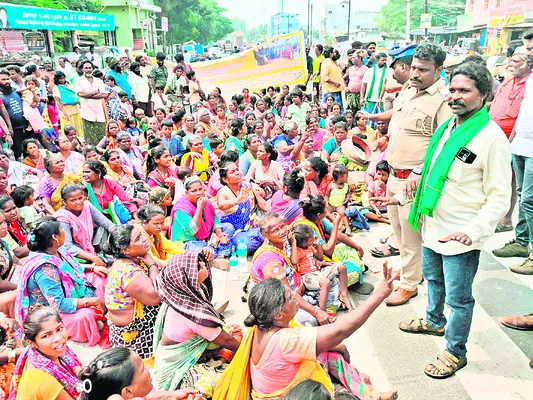 సంచార కులాల స్థలం ఆక్రమణ