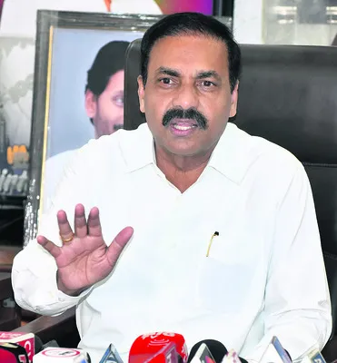 కాలువ పూడికతీతలో రూ.30 కోట్లకు స్కెచ్‌ 