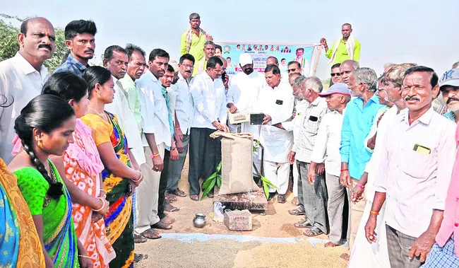 ఇబ్బందులు లేకుండా ధాన్యం సేకరణ 