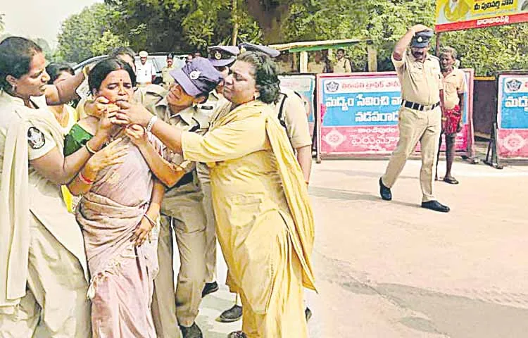 A woman attempted suicide in front of CM Chandrababu house