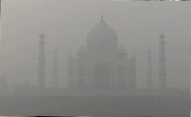 Taj Mahal Disappears Agra AQI Today Red Alert