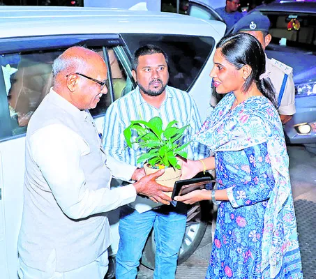 హనుమకొండకు చేరుకున్న బీసీ కమిషన్‌