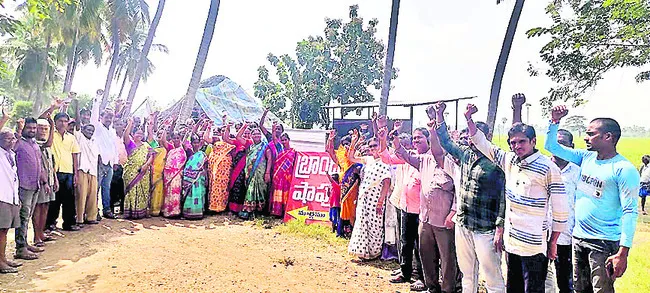 మద్యం షాపు వద్దని ఆందోళన 