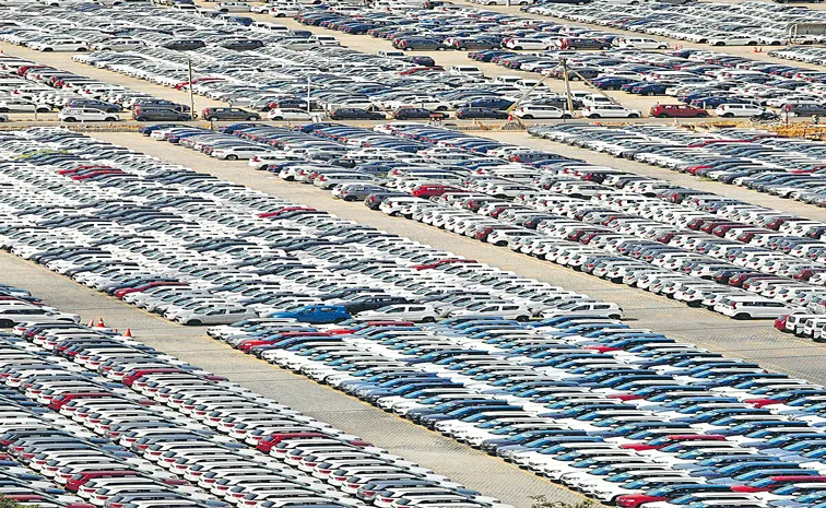 Car industry adjusts wholesales in October 2024