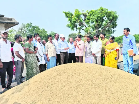 రైతులకు ఇబ్బందులు కలిగించొద్దు 