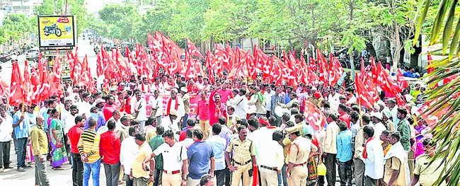 నేతన్నలకు అండగా నిలిచింది ఎర్రజెండానే