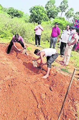 విద్యార్థి మృతదేహానికి పోస్టుమార్టం 