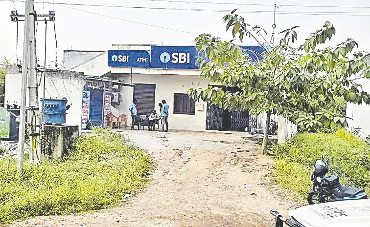 19Kg Gold Stolen From Rayaparthy Sbi Bank In Warangal District