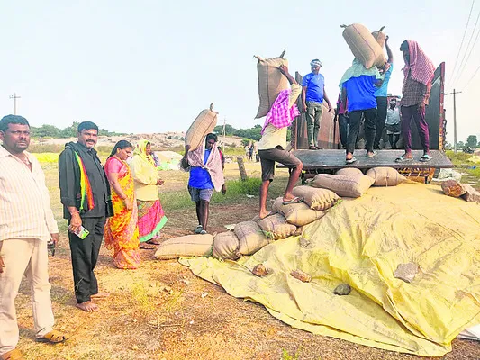 కొనుగోళ్లు ముమ్మరం