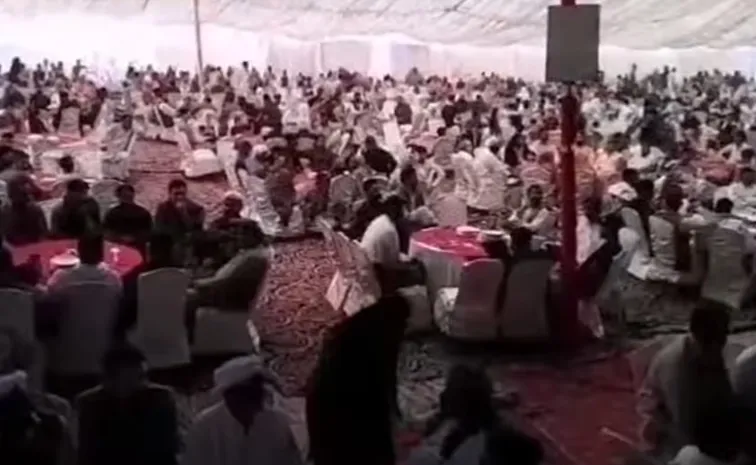 Pakistani beggar family hosts feast in memoryof grandmother 