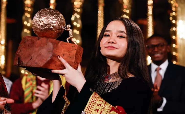 Afghan Teen Nila Ibrahim Wins International Childrens Peace Prize