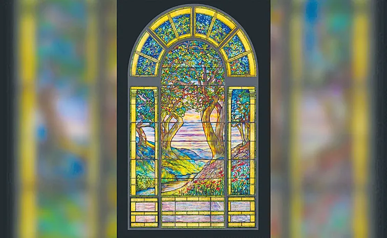 Stained-glass Tiffany window sells for records to 105 cr