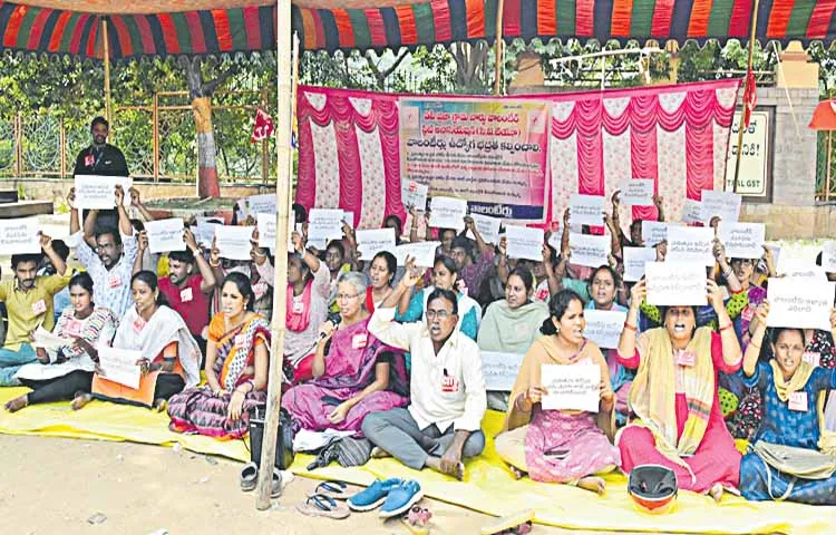 వలంటీర్లను కొనసాగించాలి