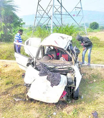 పెళ్లికి వెళ్లొస్తూ.. మృత్యు ఒడికి