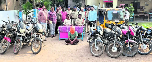 లారీ ఢీకొని వ్యక్తి మృతి 