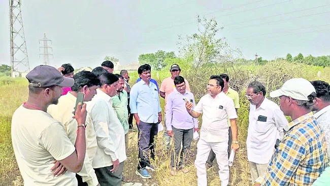 వాడపల్లిలో మైనింగ్‌ అధికారుల సర్వే